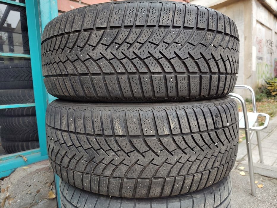 Продавам 2 зимни гуми 225/55/17 Semperit
