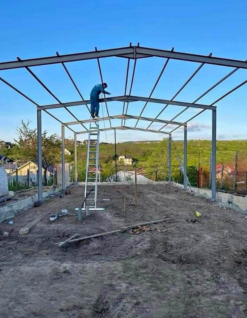 vând structură metalică 10 deschiderea 30 lungimea 5 m la stâlp din pr