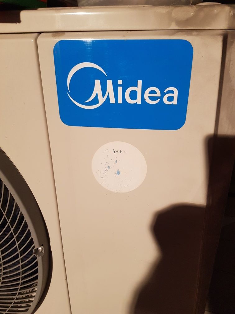 Външно тяло за колонен климатик Midea MOE30U-55HFN1-RRD0