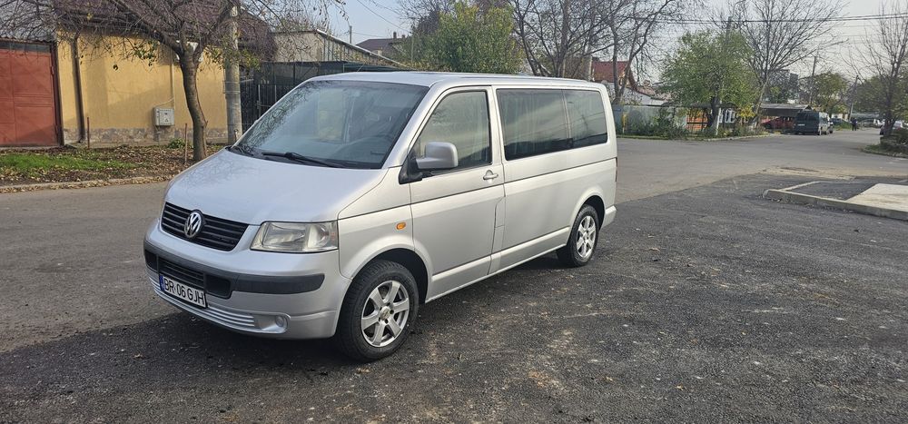 Vând Volkswagen Transporter T5 9 locuri