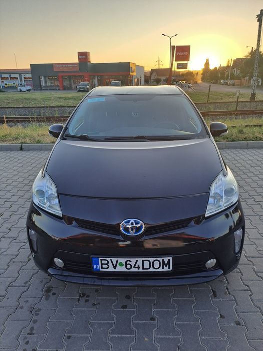 Vând sau schimb toyota prius 2015