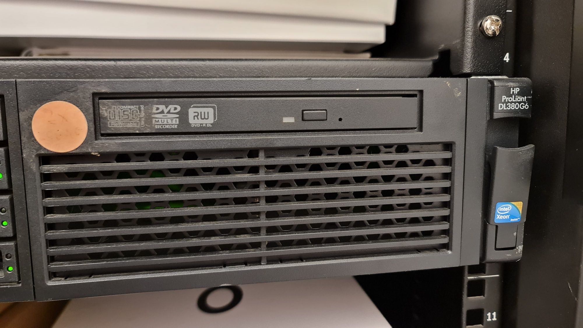 Server HP Proliant DL380 G6, 48 GB Ram, 10 Hdd-uri + 2 Kvm + 4 PDU