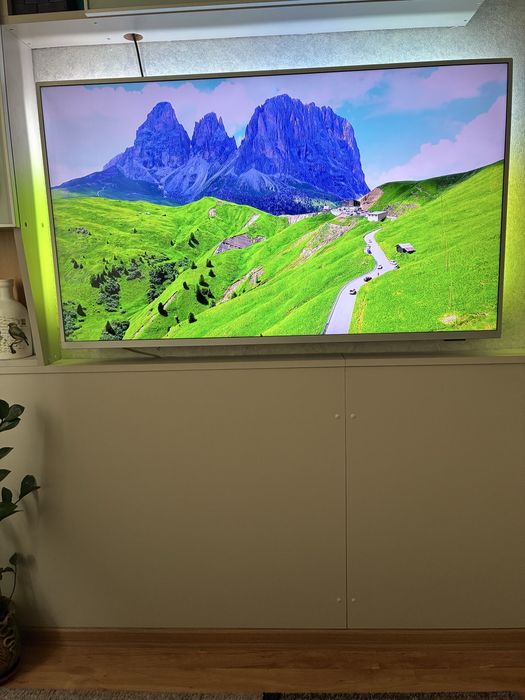 Телевизор PHILIPS  истнски андроид