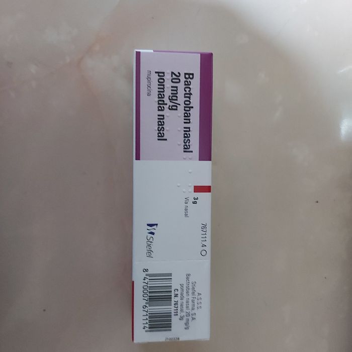 Vând 1 cutie unguent Bactroban nazal și 1 cutie unguent Bactroban 15 g