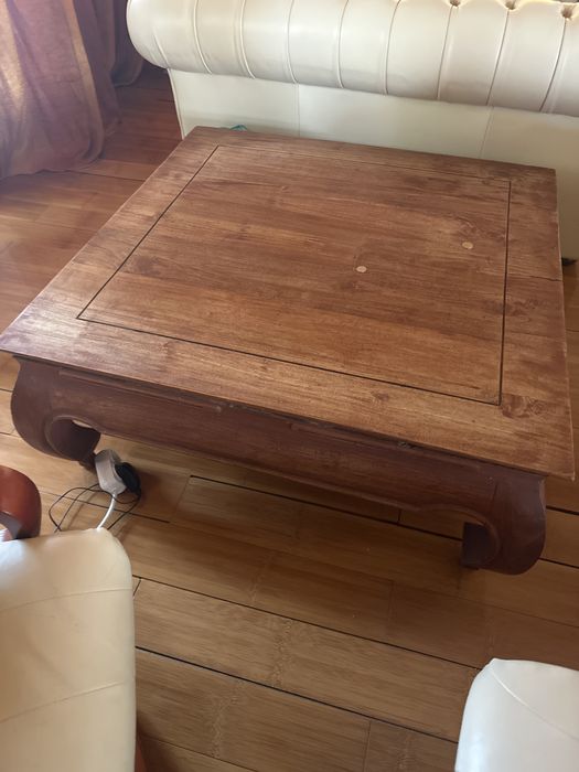 masă din lemn solid