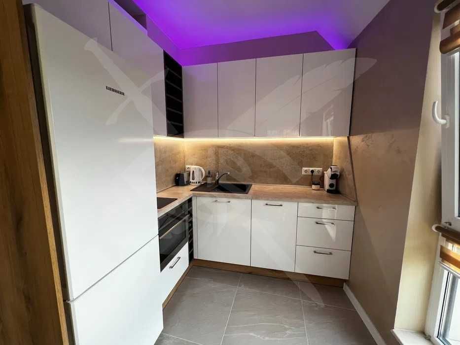 Дава се под наем Тристаен апартамент в Варна, Център - 73 кв.м за 900 € - Снимка #1
