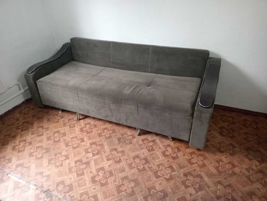 Продам диван в хорошем состоянии