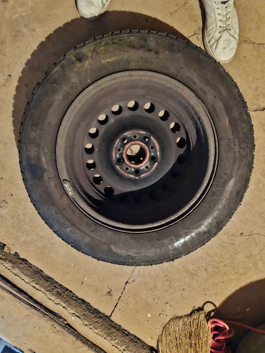 Vand 4 roti de iarna in stare foarte buna cu jante de tabla