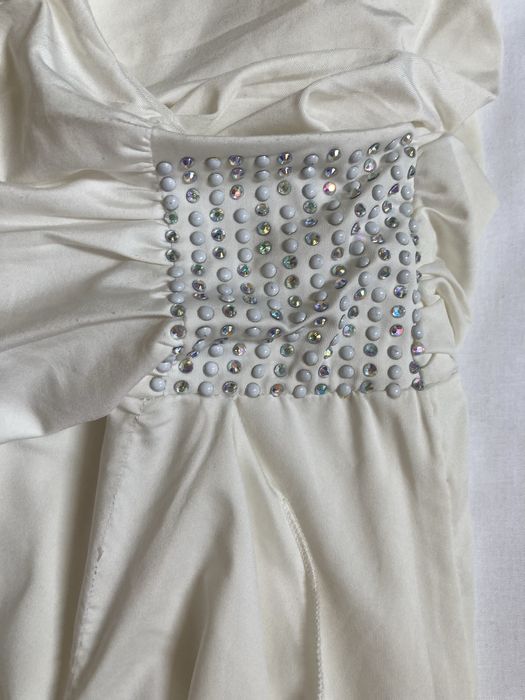 Rochie alba cu accesoriu in talie