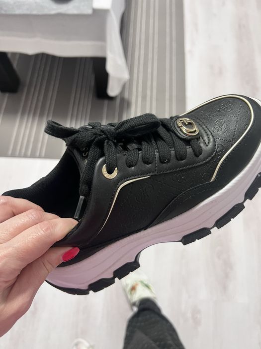 Guess кожени обувки