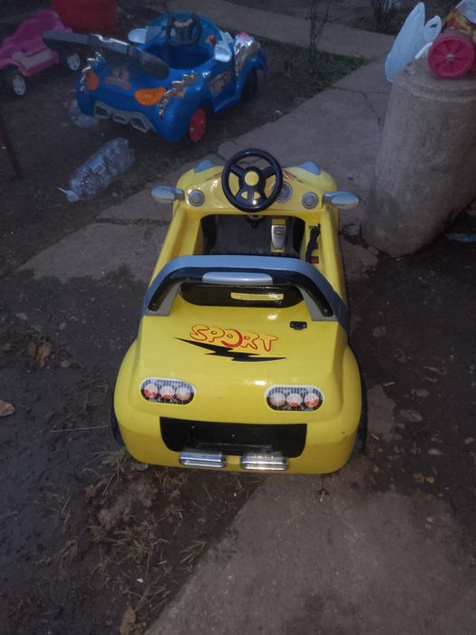 Mașinuțe electrice funcționale 400 lei amândouă