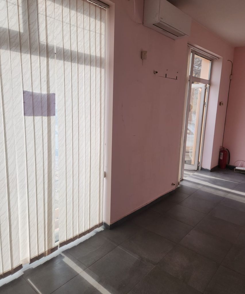 Дава се под наем Магазин в Перник, Център - 25 кв.м за 204 € - Снимка #4