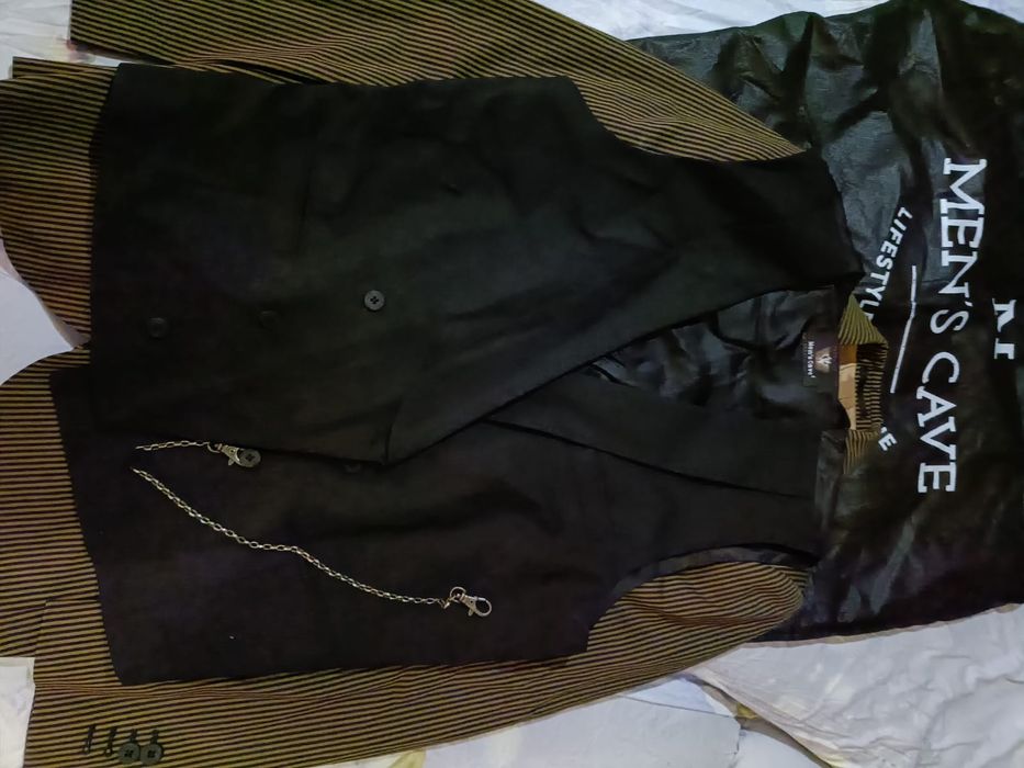 Men’s Cave Sacou si Vesta