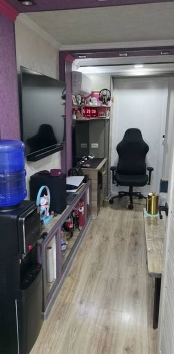 Срочно! Квартира на Яшнабад-Магнит 2/4/4 общ пл 53м ,балкон 2*6