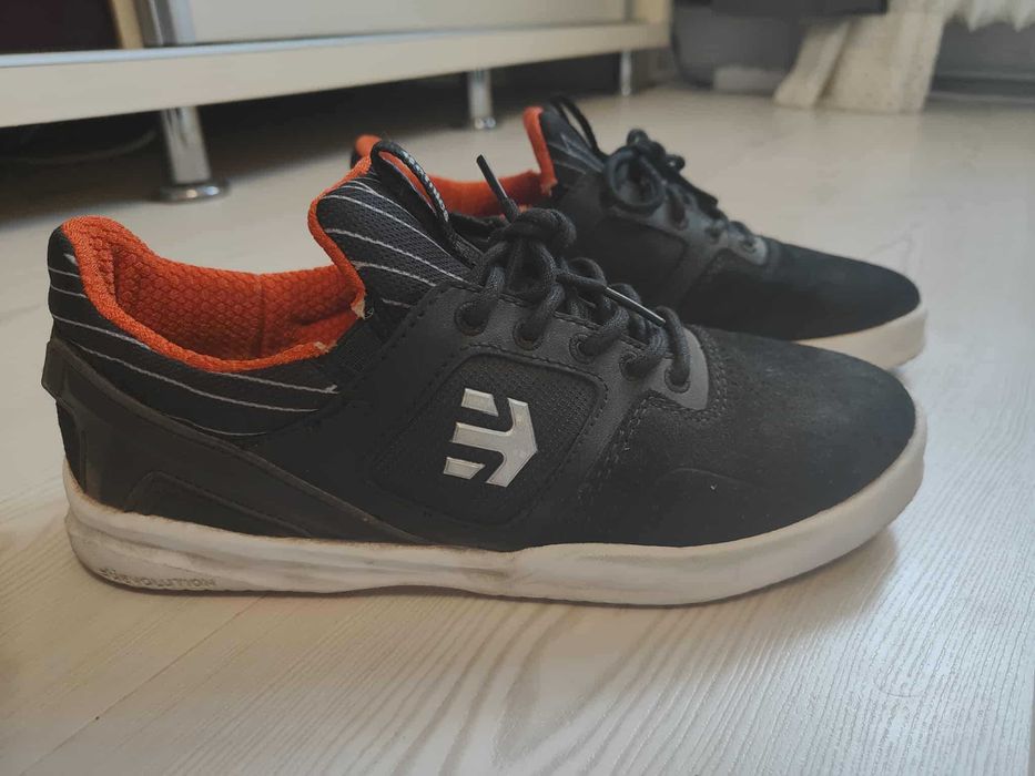 Adidasi Etnies - marimea 39