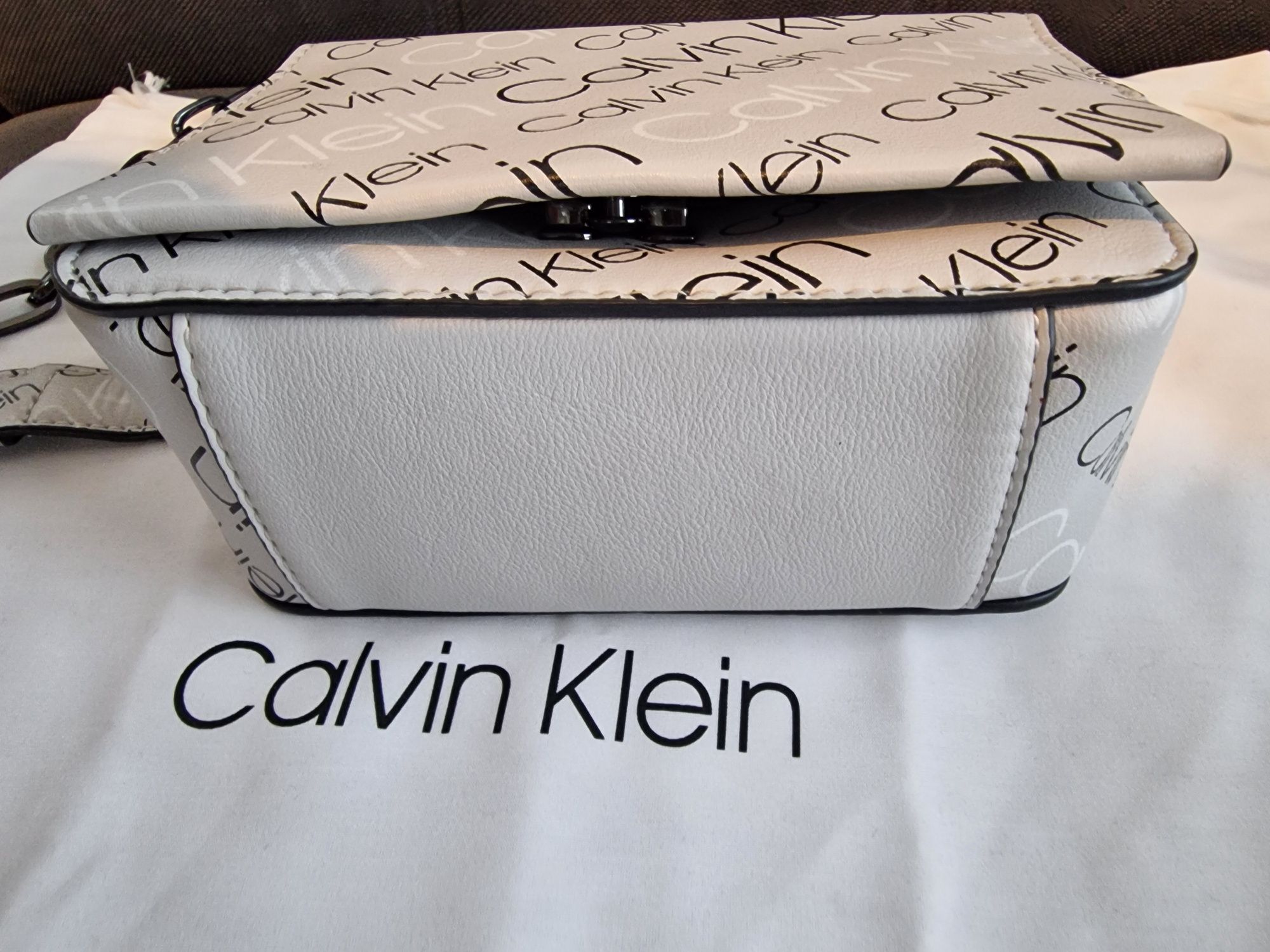 Poseta Calvin Klein