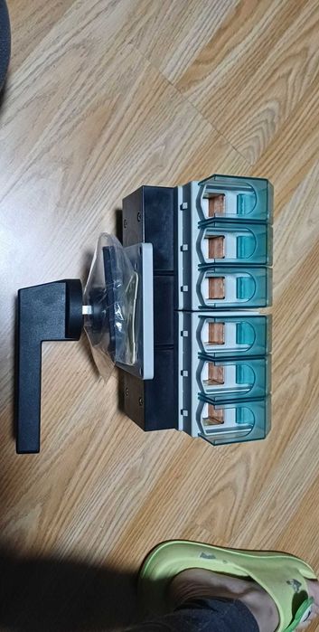 Прекъсвач-изолатор Siemens SENTRON 3LD; 6-полюсен