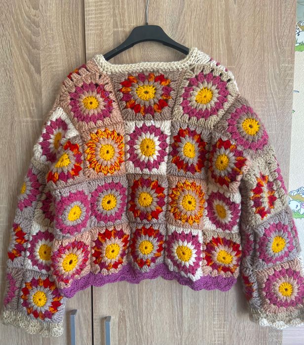 Ръчно плетена жилетка