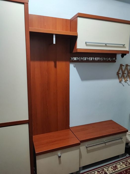 Продам прихожую (Польша ) из 4 модулей.