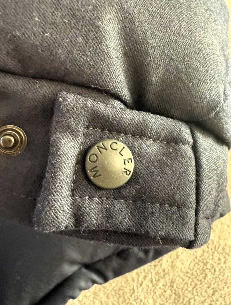 Vând geacă Moncler Montgenevre, NOUĂ și ORIGINALĂ, mărimea L
