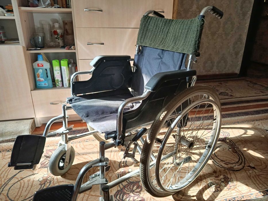 Инвалидная коляска в хорошем состоянии.