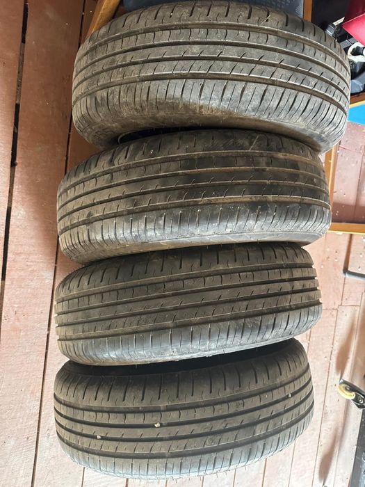 Продам диски с резиной и комплект колпаков!