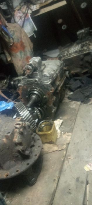 Продам крышку кпп камаз, передние рессоры листами.