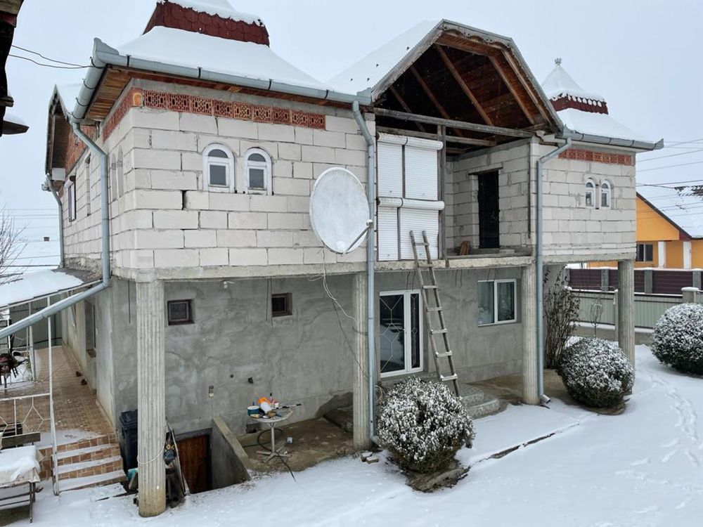 Casă  de vânzare   cu teren și garaj/Accept schimburi imobiliare