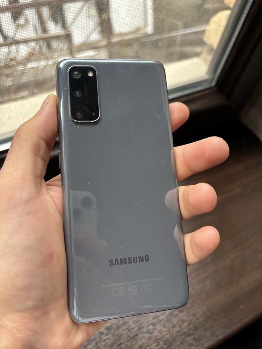 Samsung S20 в хорошем состоянии