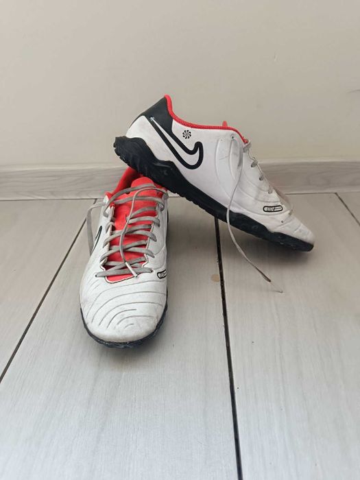 Футболни обувки Nike LEGEND 10 CLUB TF размер 39,5