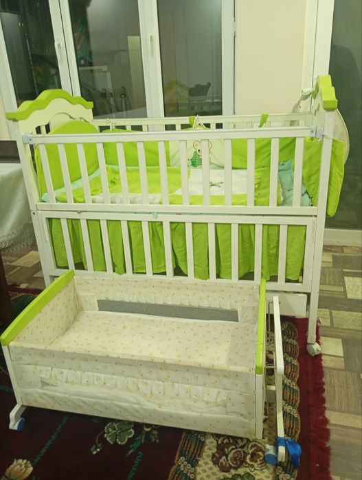 Detski karavat sotiladi srochna