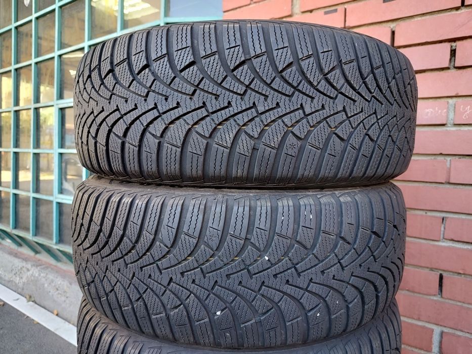 Продавам 4бр. Зимни гуми 205/55/16 Goodyear