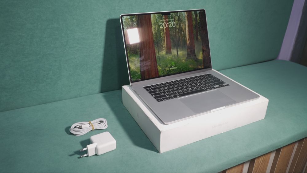 Macbook Air M2 15.2 inch Full Box