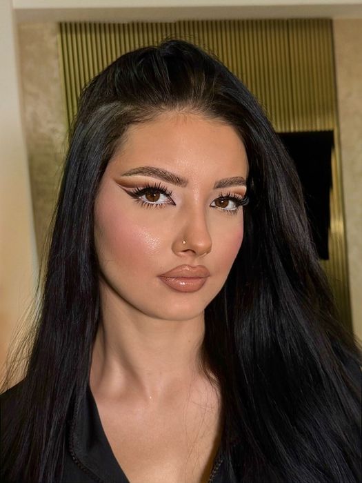 Ofer servicii Machiaj Profesionist