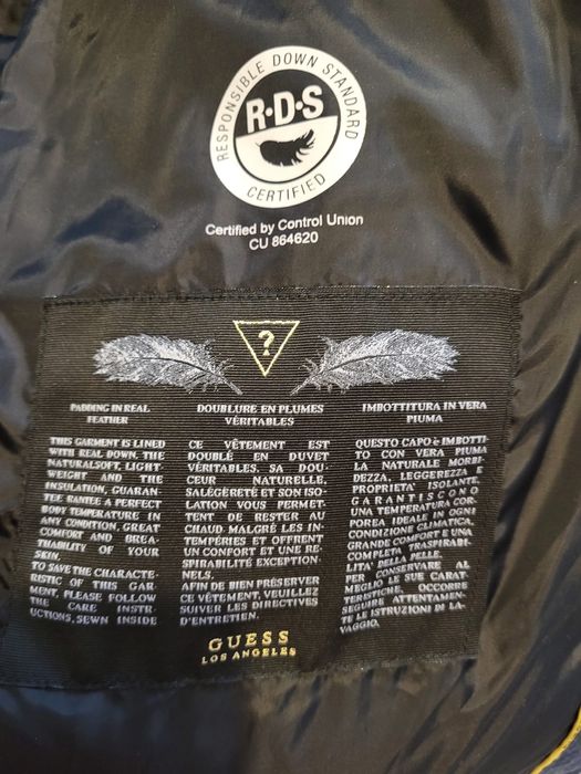 Vând geaca de iarna Guess