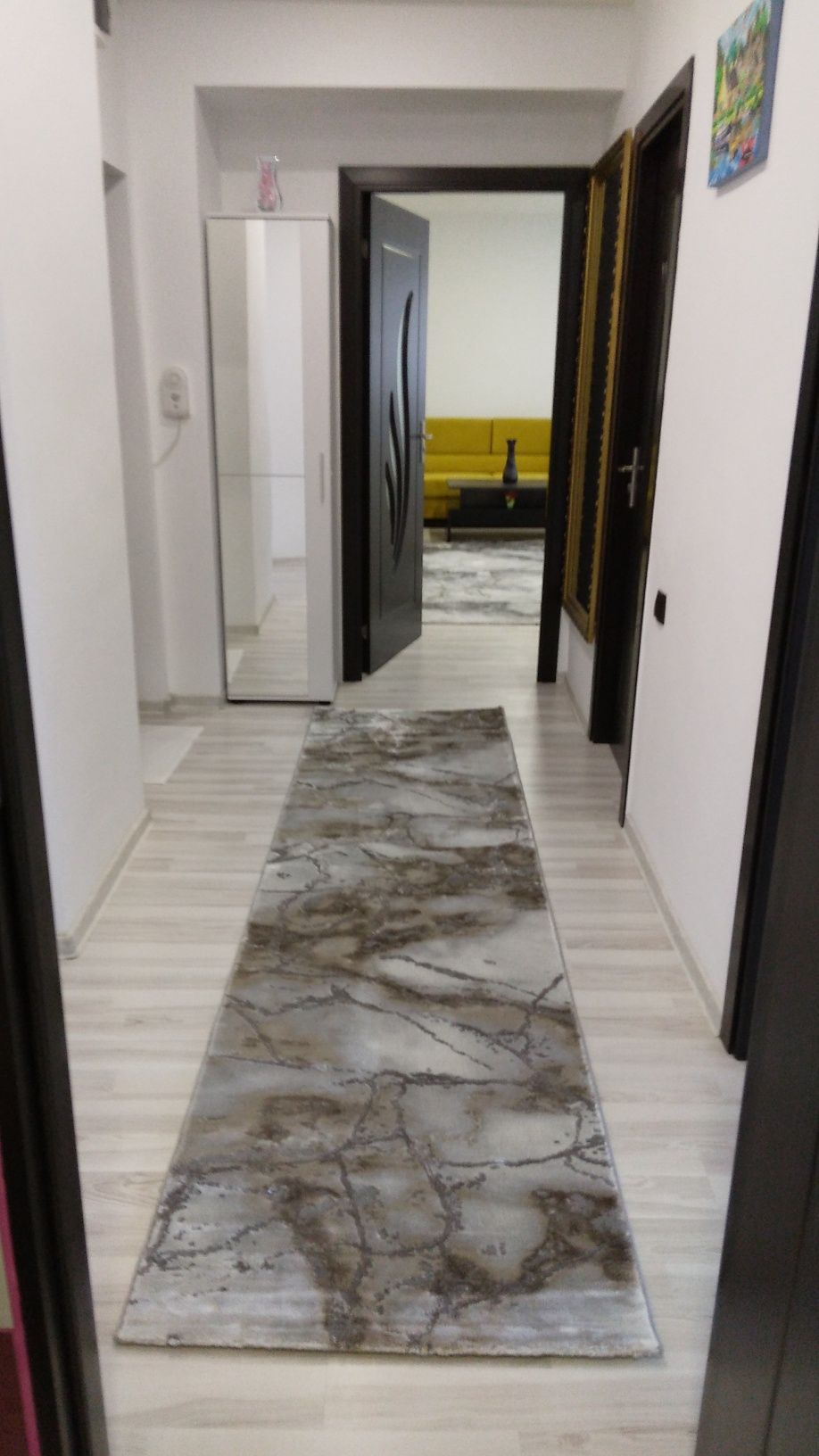 Închiriez  apartament ²2camere centrul civic