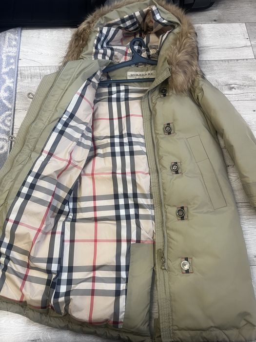 Пуховик Burberry, размер S (42–44), оливковый