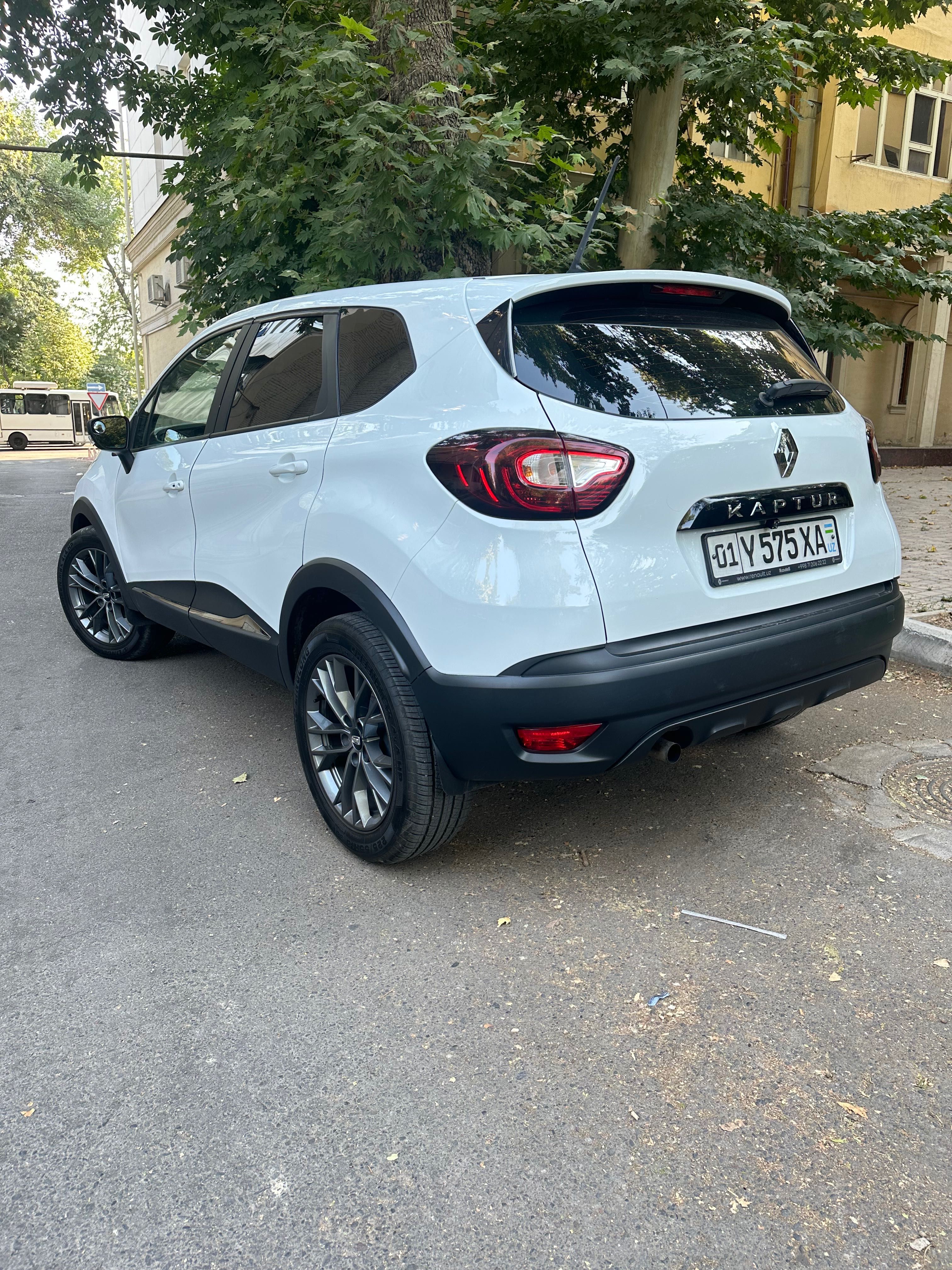 Renault Kaptur life 2022г.в. 1,6 атмосферный цепной мотор с пропаном