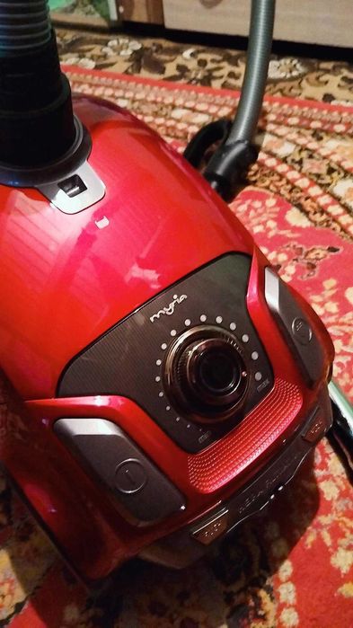 Se vinde aspirator Aspirator cu sac MYRIA MY4538, 3l, 750W, 76dB, rosu