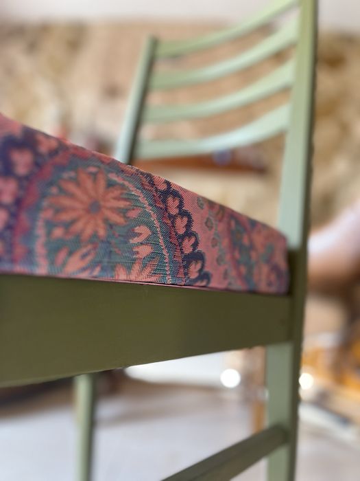 Реставриран дървен стол