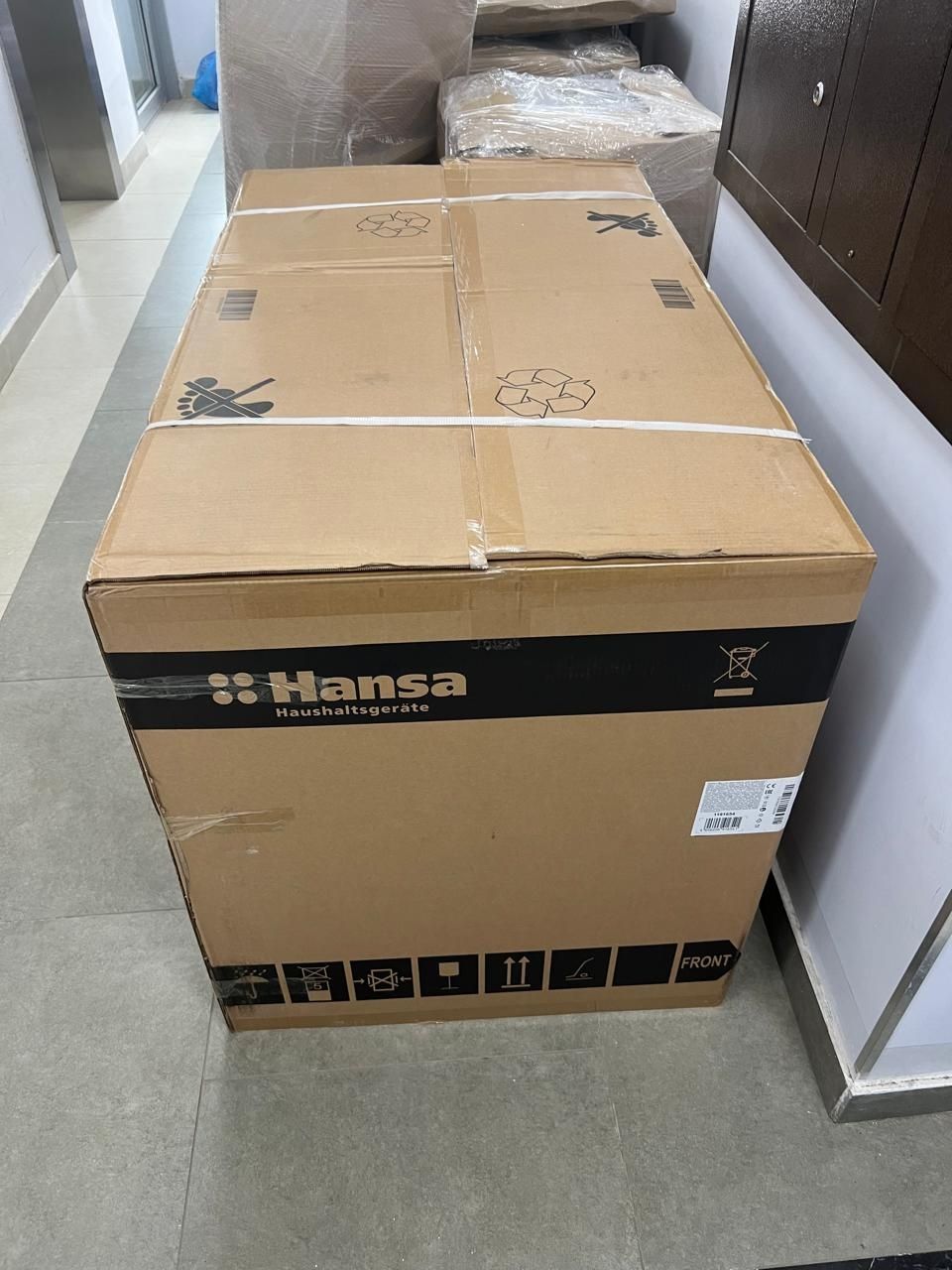 Продам ларь морозильную ханза, б/у 2 месяца,  объем 360 л