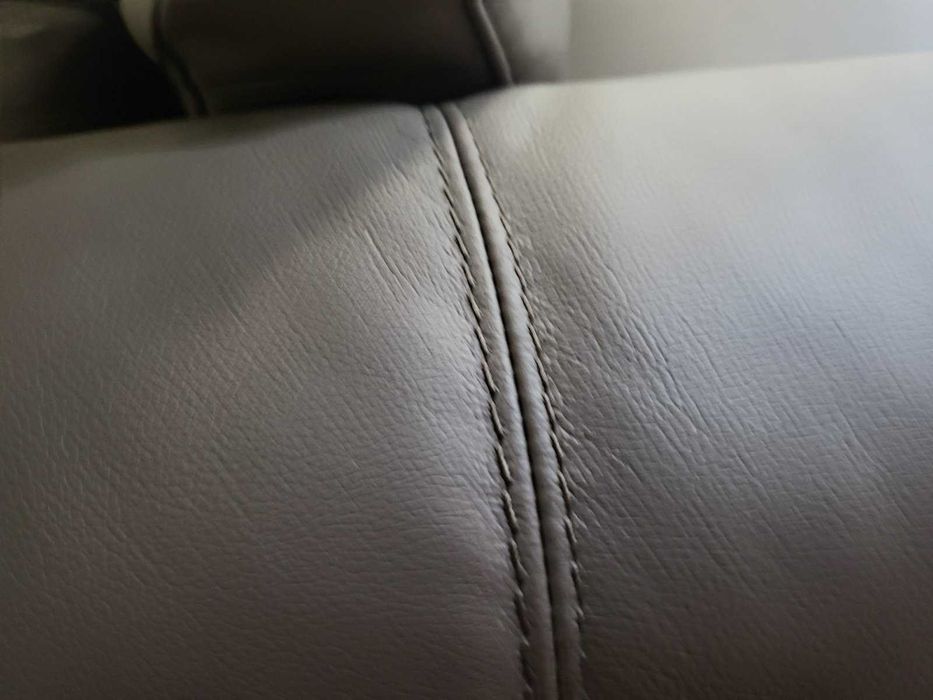 Кафяв кожен фотьойл с ел релакс механизъм и подгряваща функция