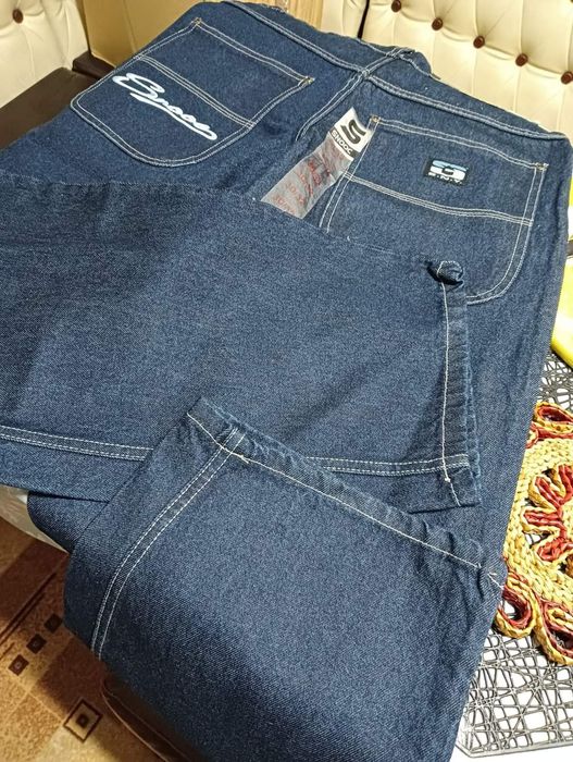 Vând blugi bărbătești