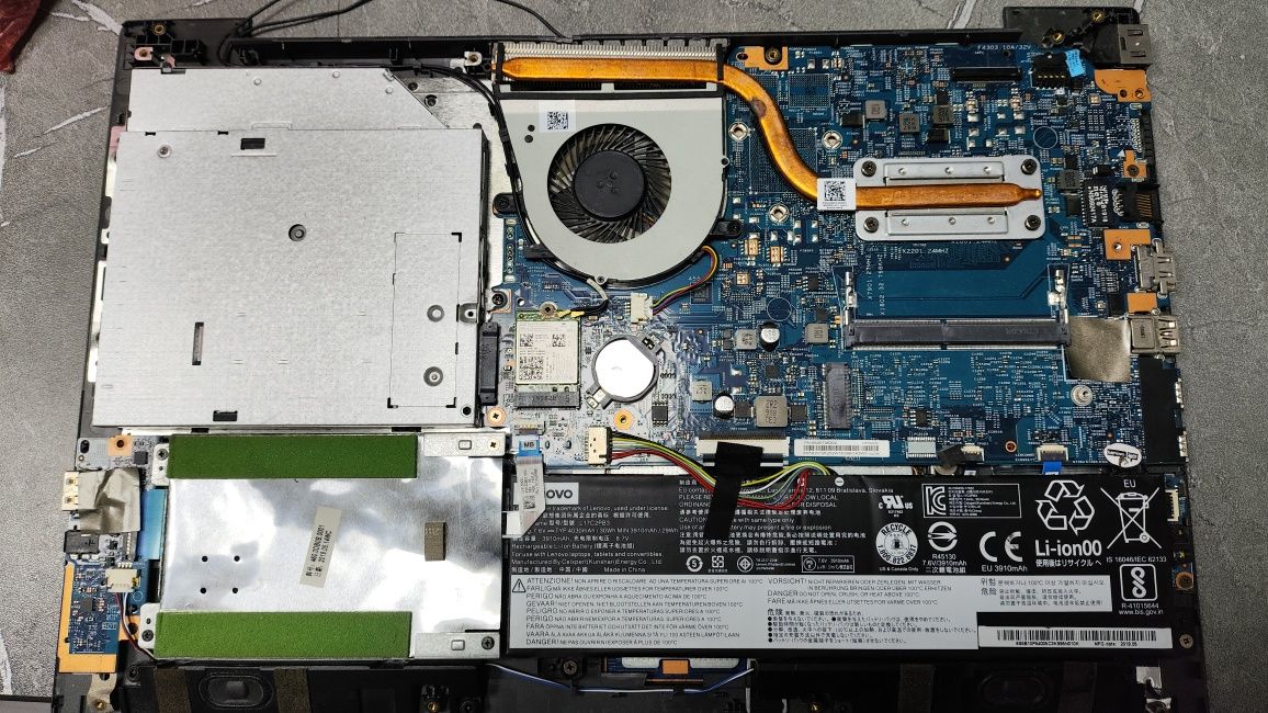 Lenovo  V130-15KB