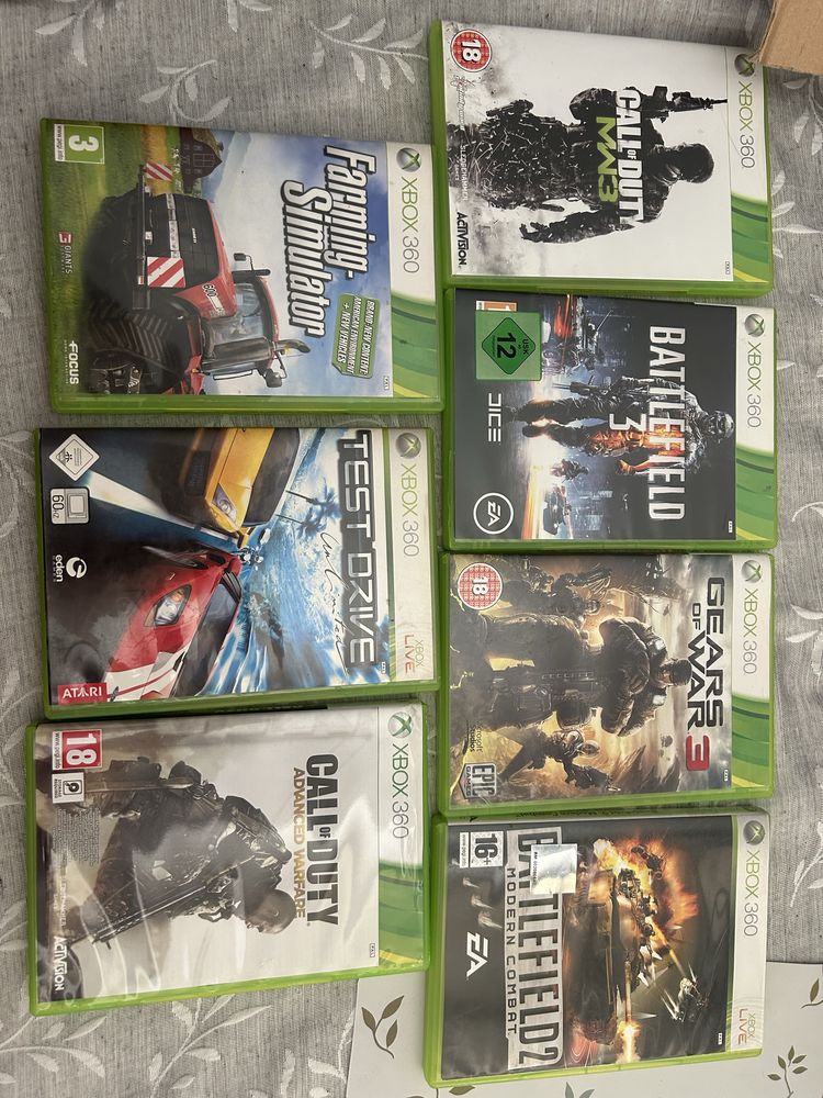 Xbox 360 S + Kinect + 2 джойстика