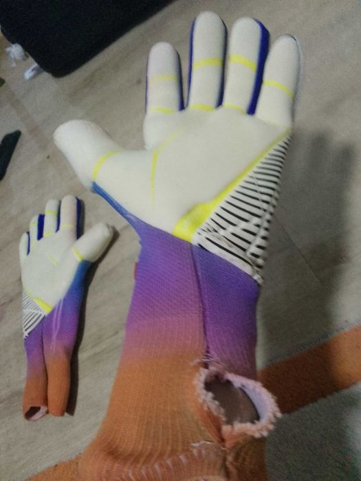 Mănuși de portar mărimea 9, numai bune pentru antrenament