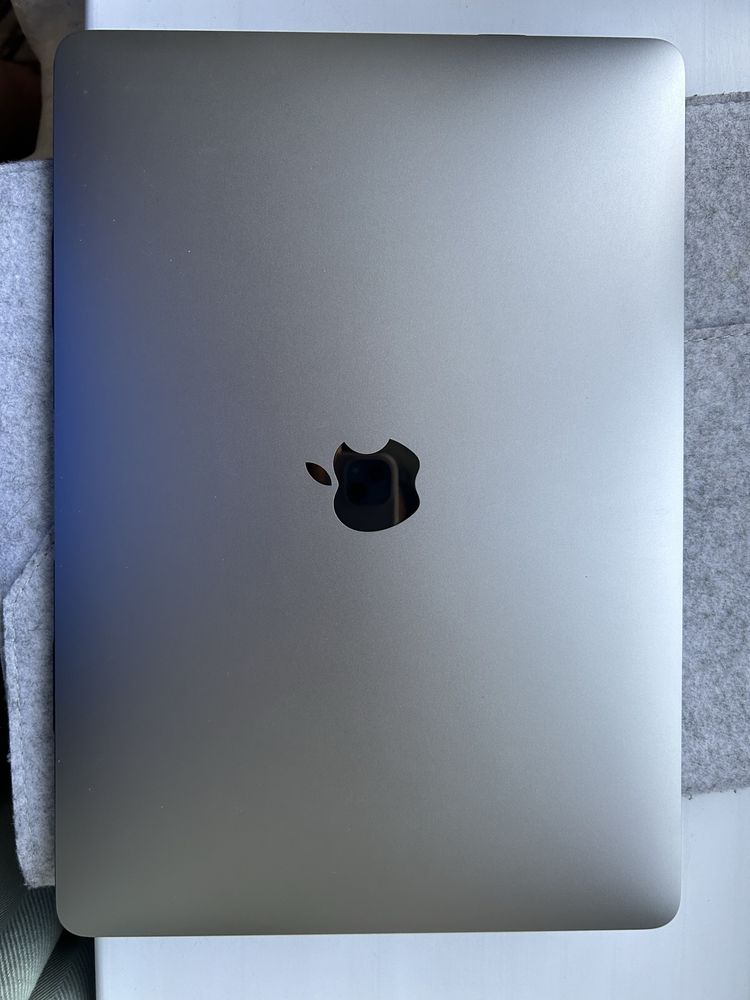 Продам макбук Apple M1 space gray