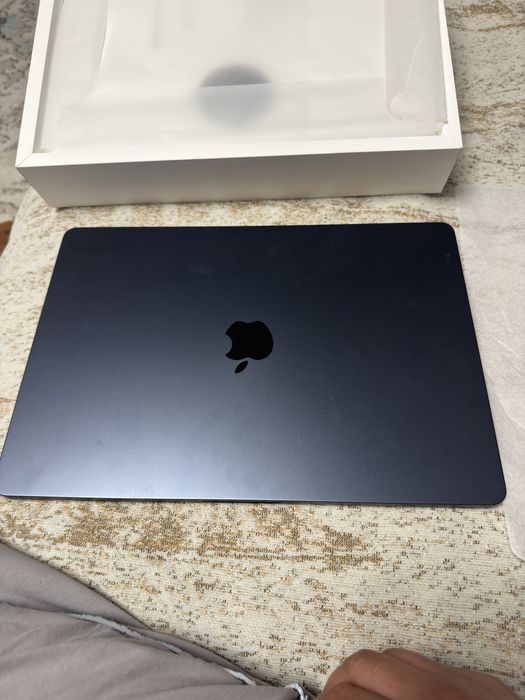 Продам Macbook новый