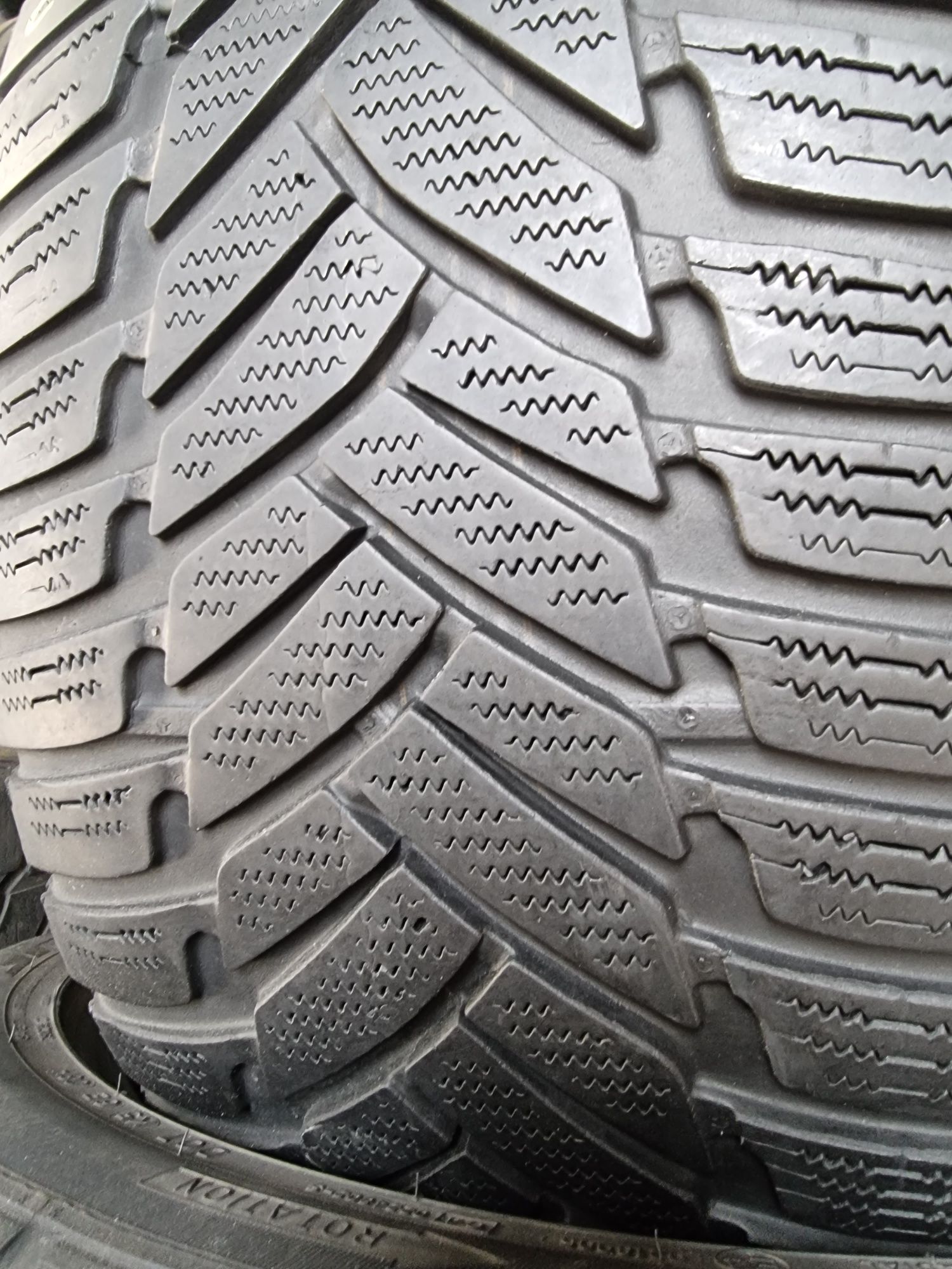 245 45 18 Dunlop de iarna 7mm adâncime profil