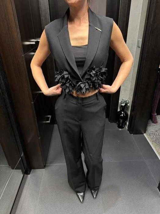 Елегантен черен костюм